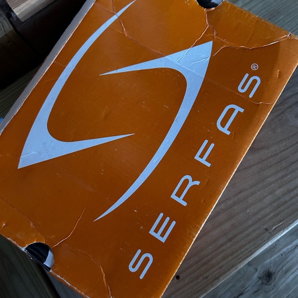 Serfas women’s Black Cycling Shoes with Silver Accents - Picture 4 of 7